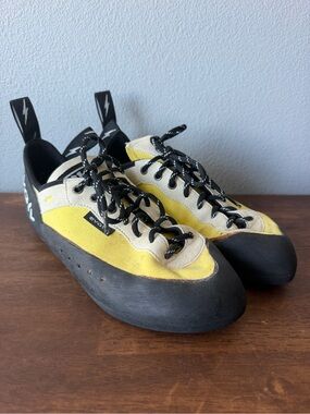Evolv white yellow black Rockstar suede lace up climbing shoes Women’s size 10.5